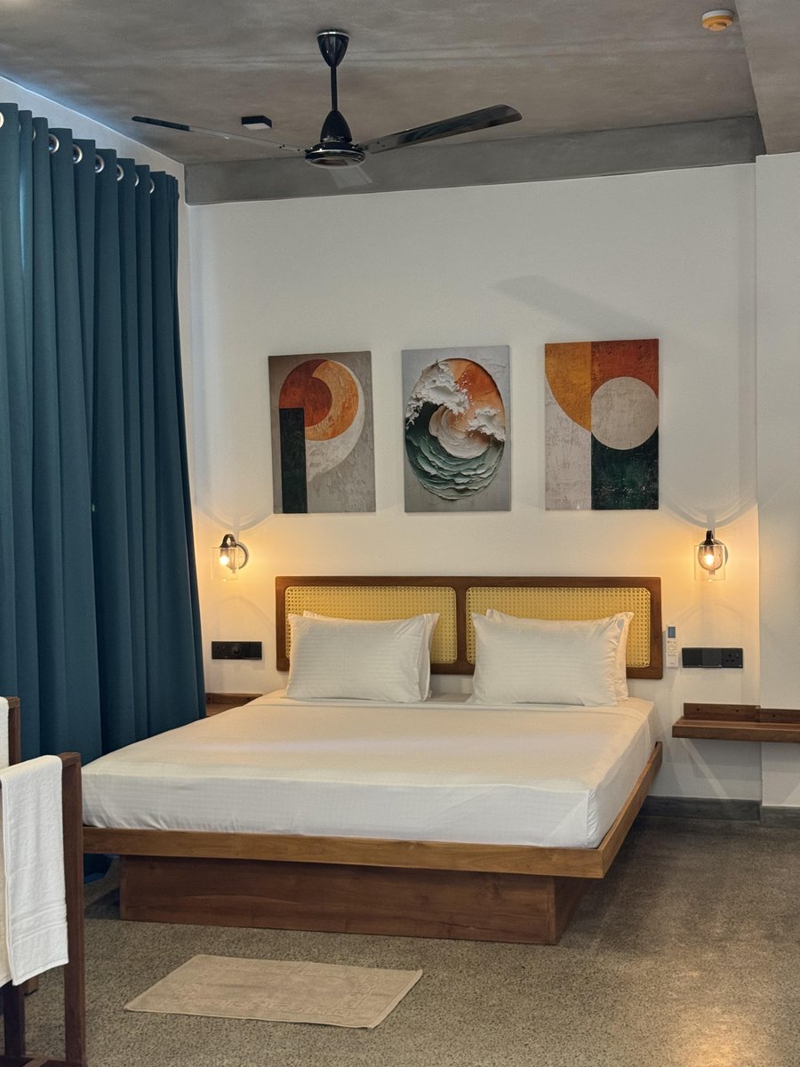 Room amenities — AC, minibar, kettle