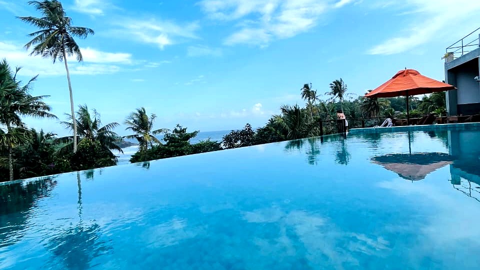 Cielo rooftop infinity pool with ocean view